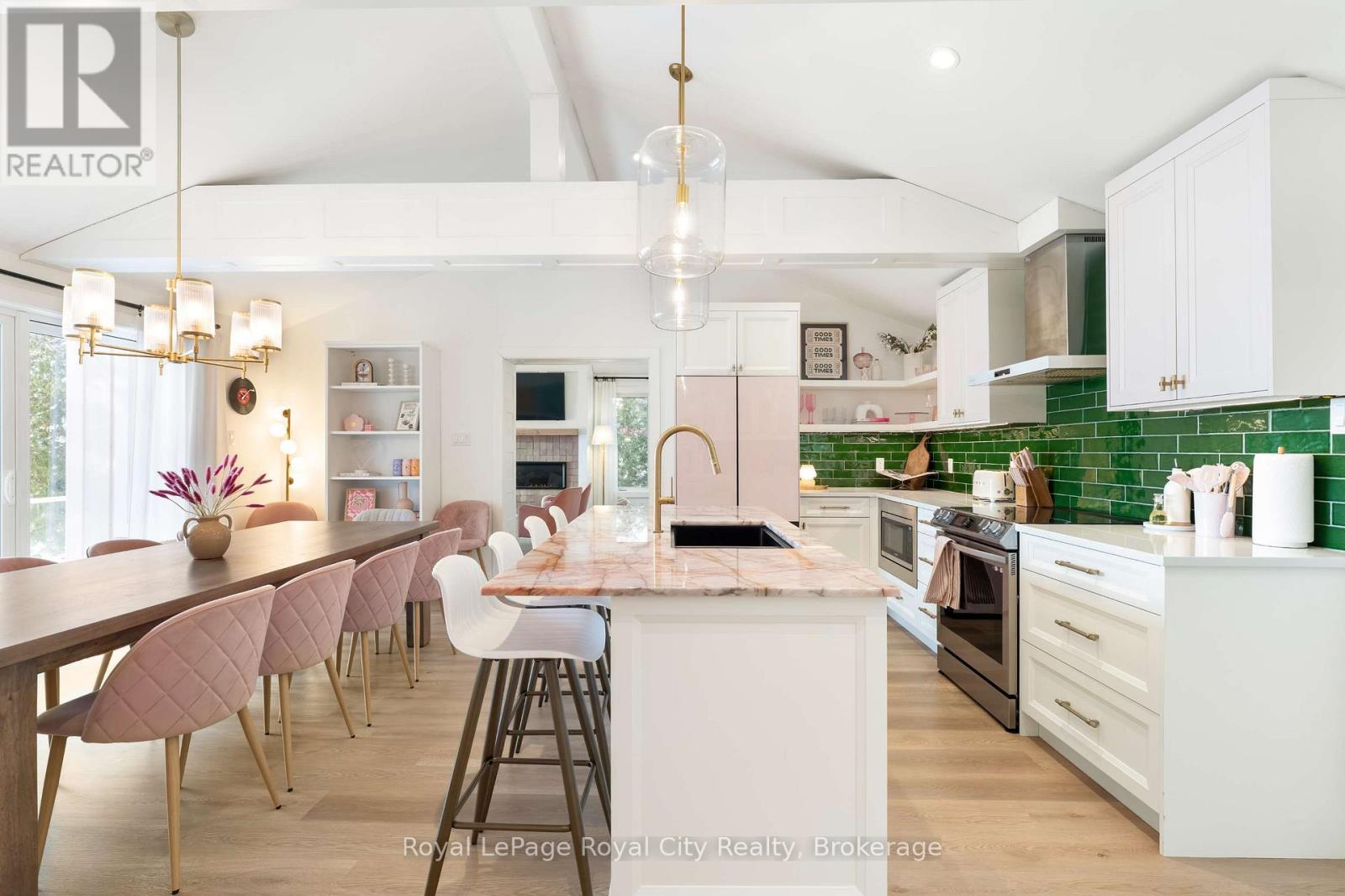 












194 WILES LANE

,
Grey Highlands,




Ontario
N0C1E0

