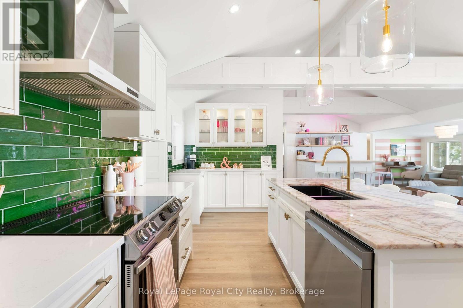 












194 WILES LANE

,
Grey Highlands,




Ontario
N0C1E0

