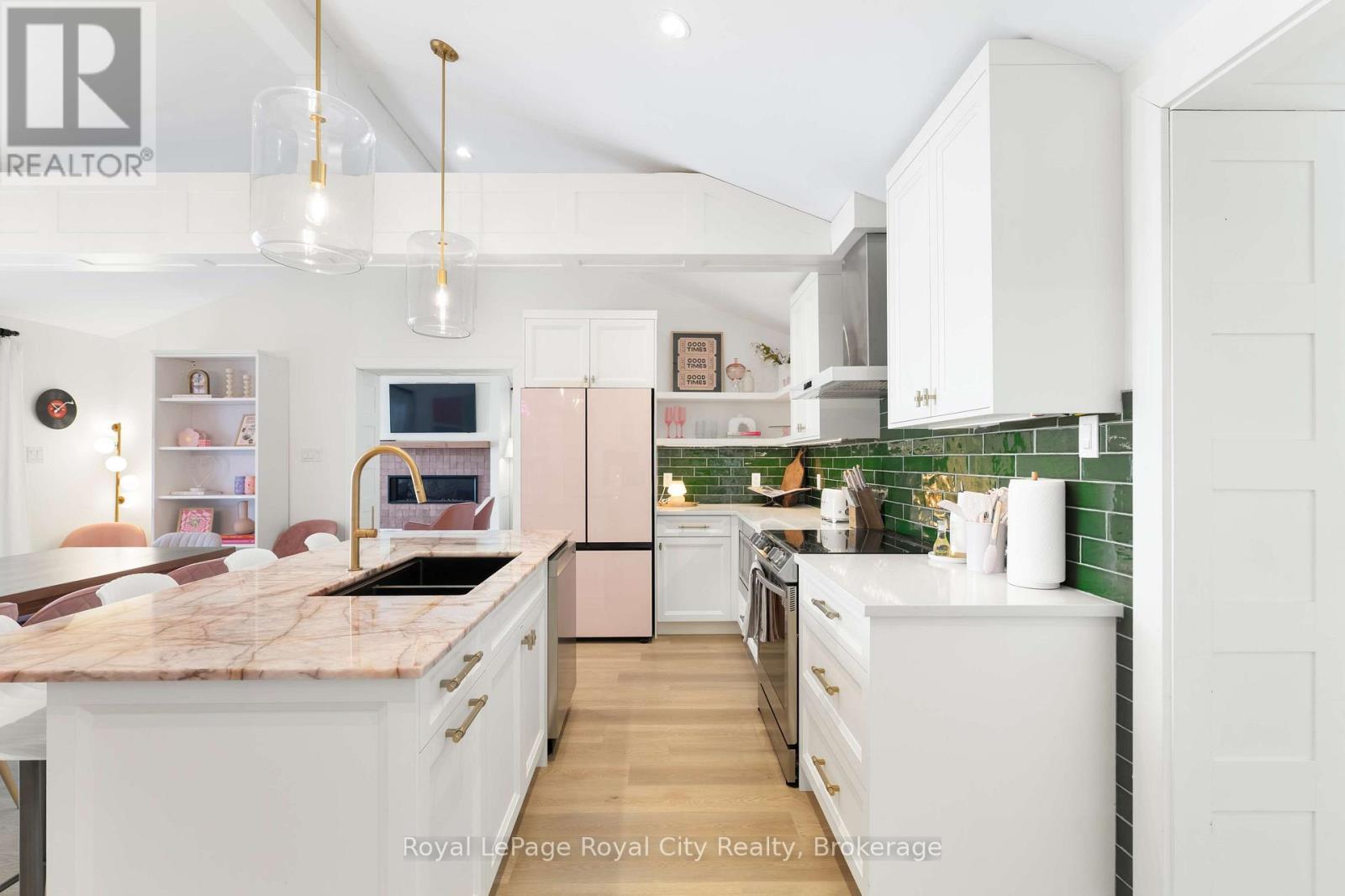 












194 WILES LANE

,
Grey Highlands,




Ontario
N0C1E0

