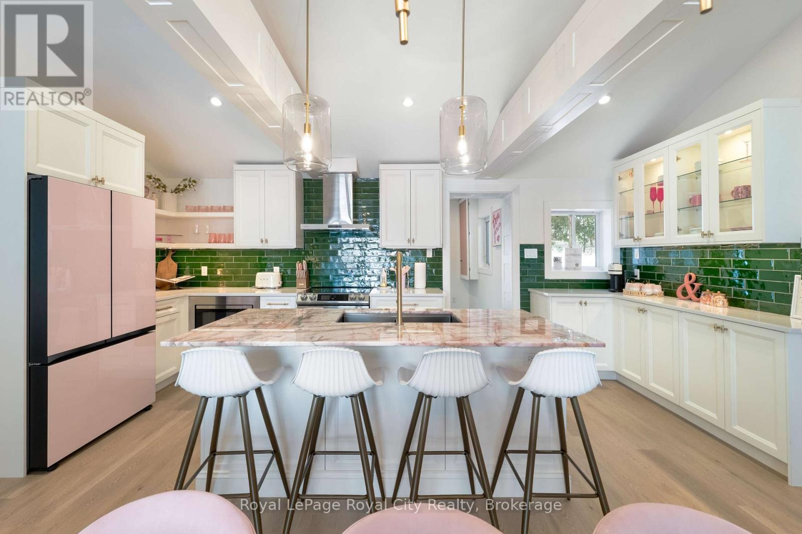 












194 WILES LANE

,
Grey Highlands,




Ontario
N0C1E0

