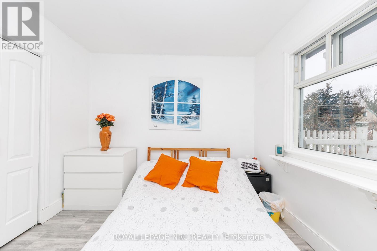 












7 VERA STREET

,
St. Catharines (Western Hill),




Ontario
L2S1C3

