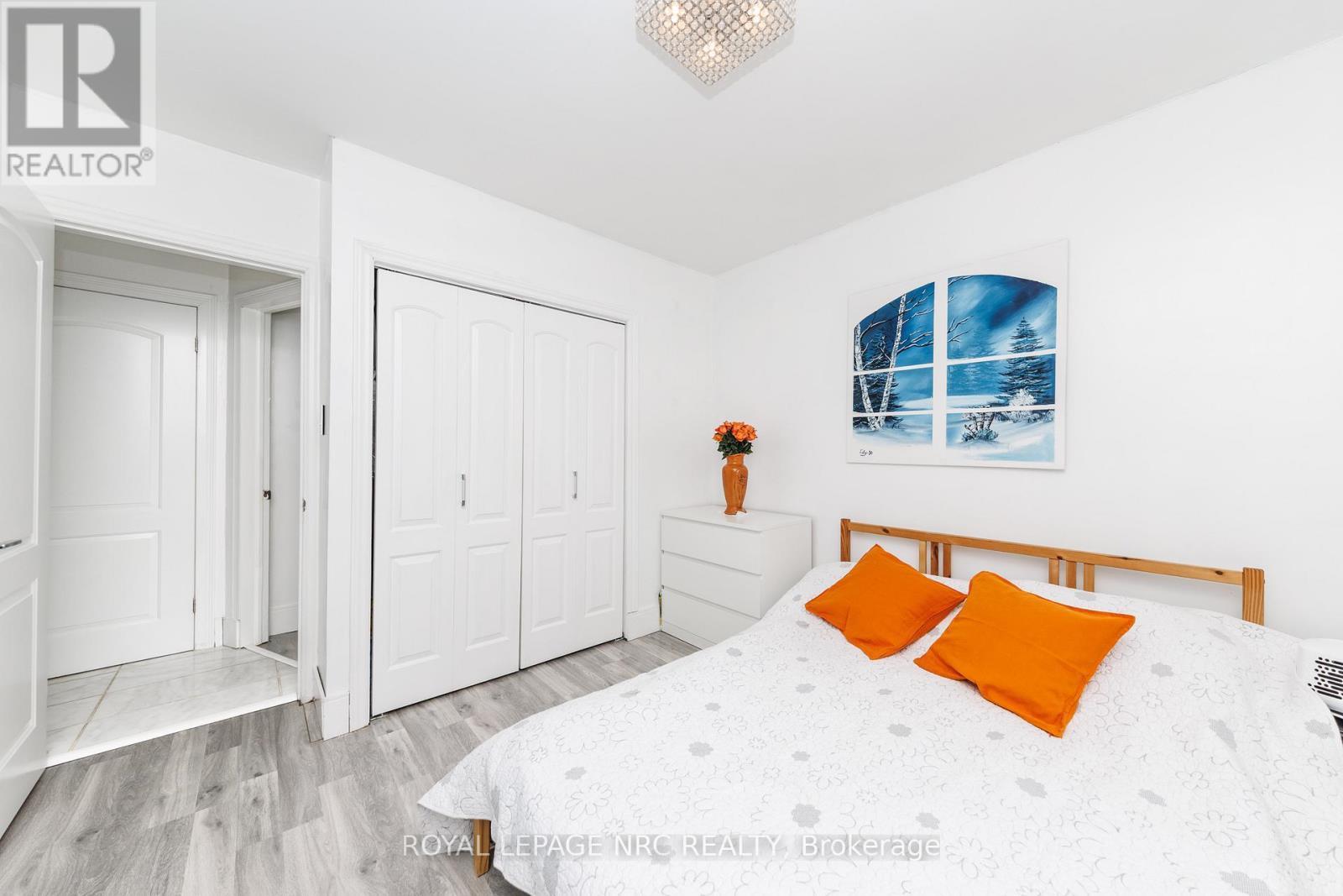 












7 VERA STREET

,
St. Catharines (Western Hill),




Ontario
L2S1C3

