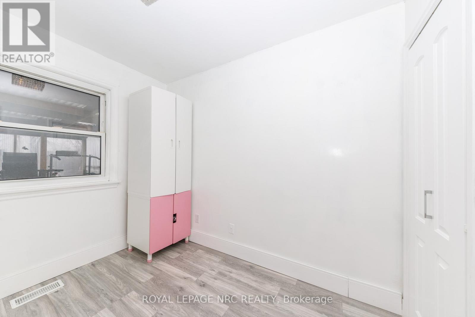 












7 VERA STREET

,
St. Catharines (Western Hill),




Ontario
L2S1C3

