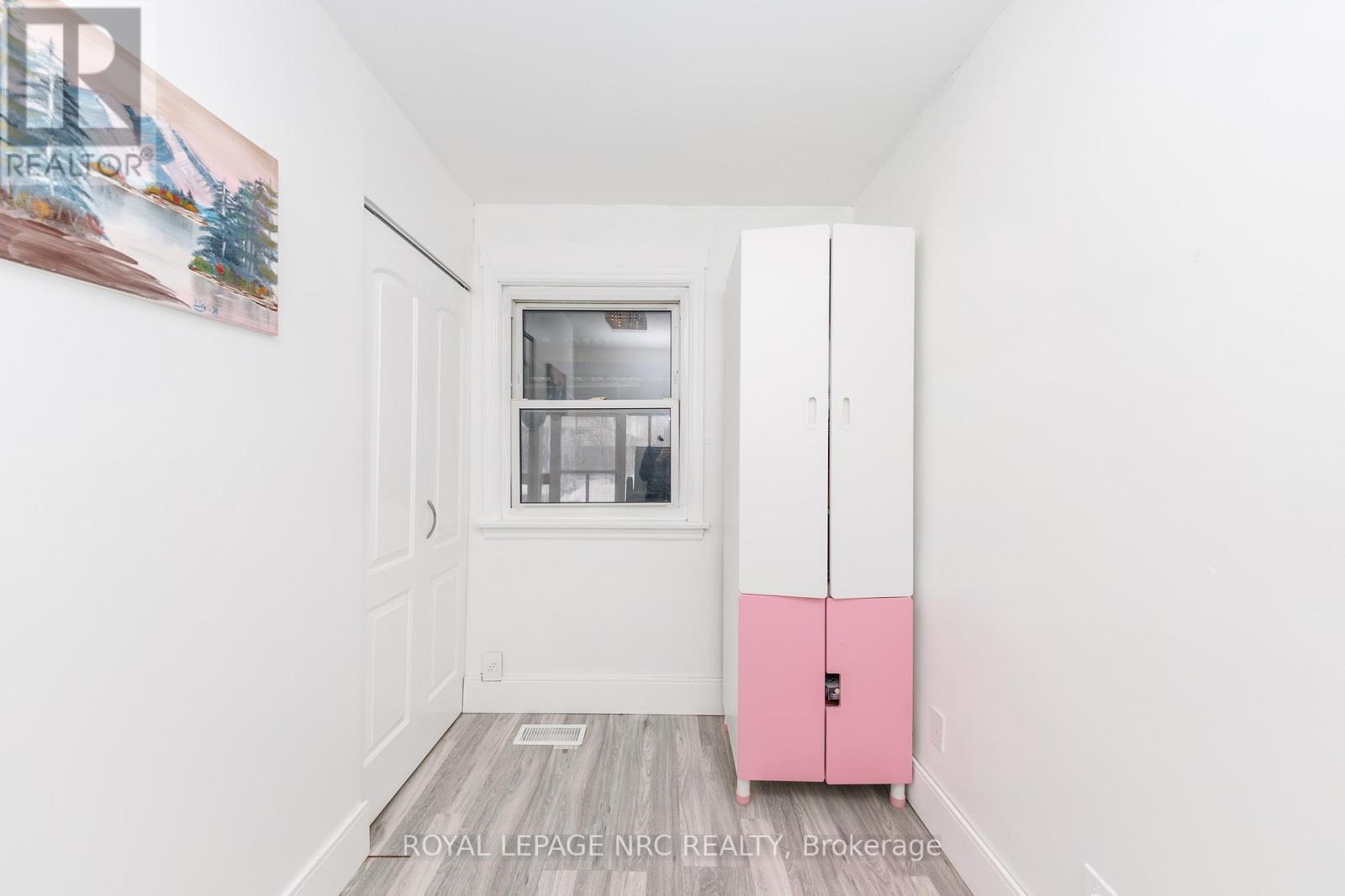 












7 VERA STREET

,
St. Catharines (Western Hill),




Ontario
L2S1C3

