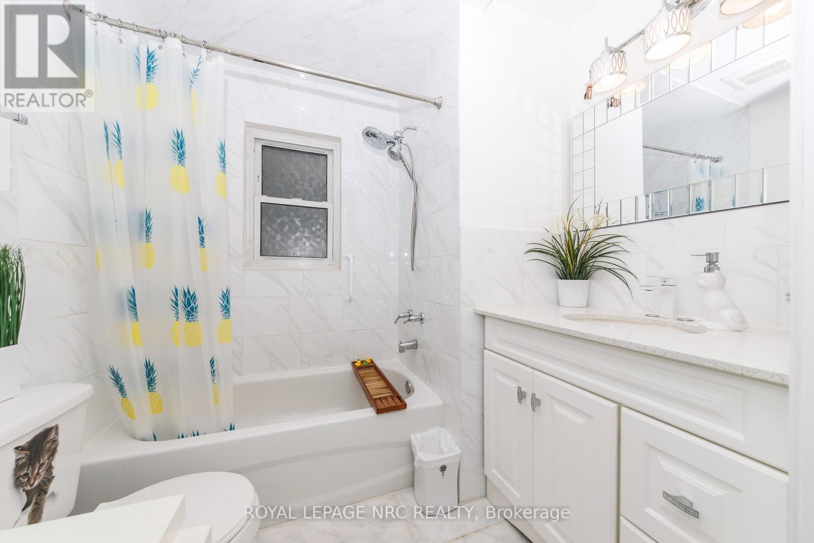 












7 VERA STREET

,
St. Catharines (Western Hill),




Ontario
L2S1C3

