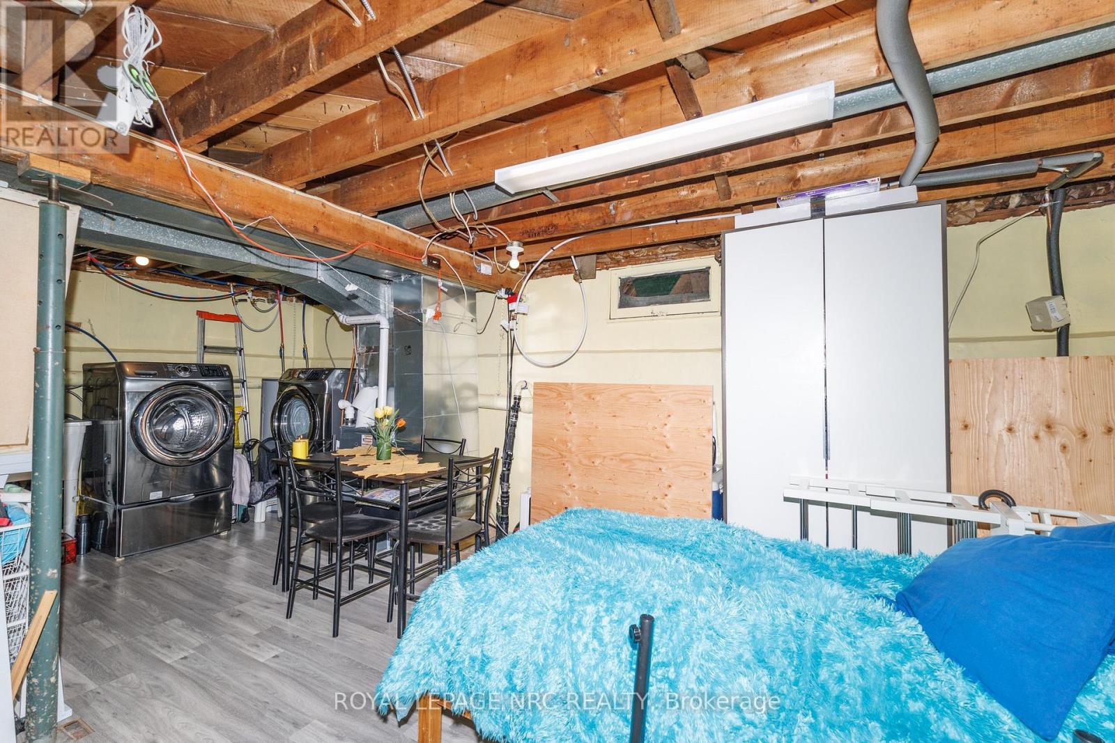 












7 VERA STREET

,
St. Catharines (Western Hill),




Ontario
L2S1C3

