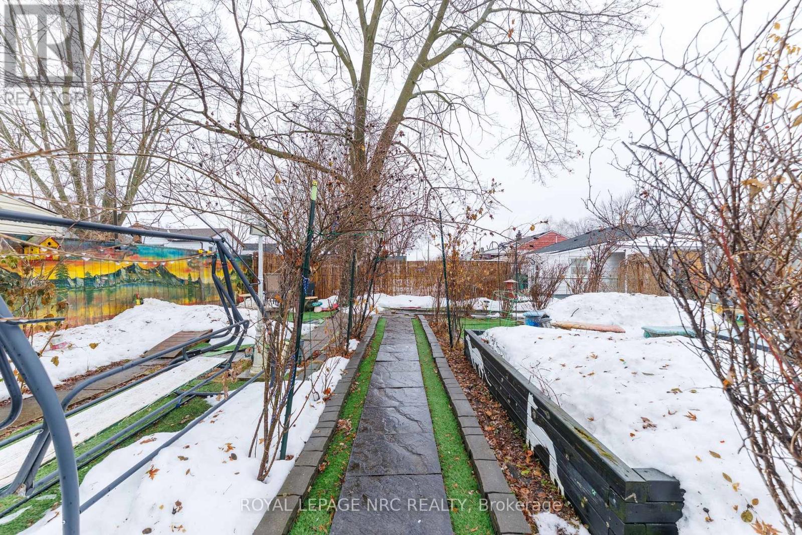 












7 VERA STREET

,
St. Catharines (Western Hill),




Ontario
L2S1C3

