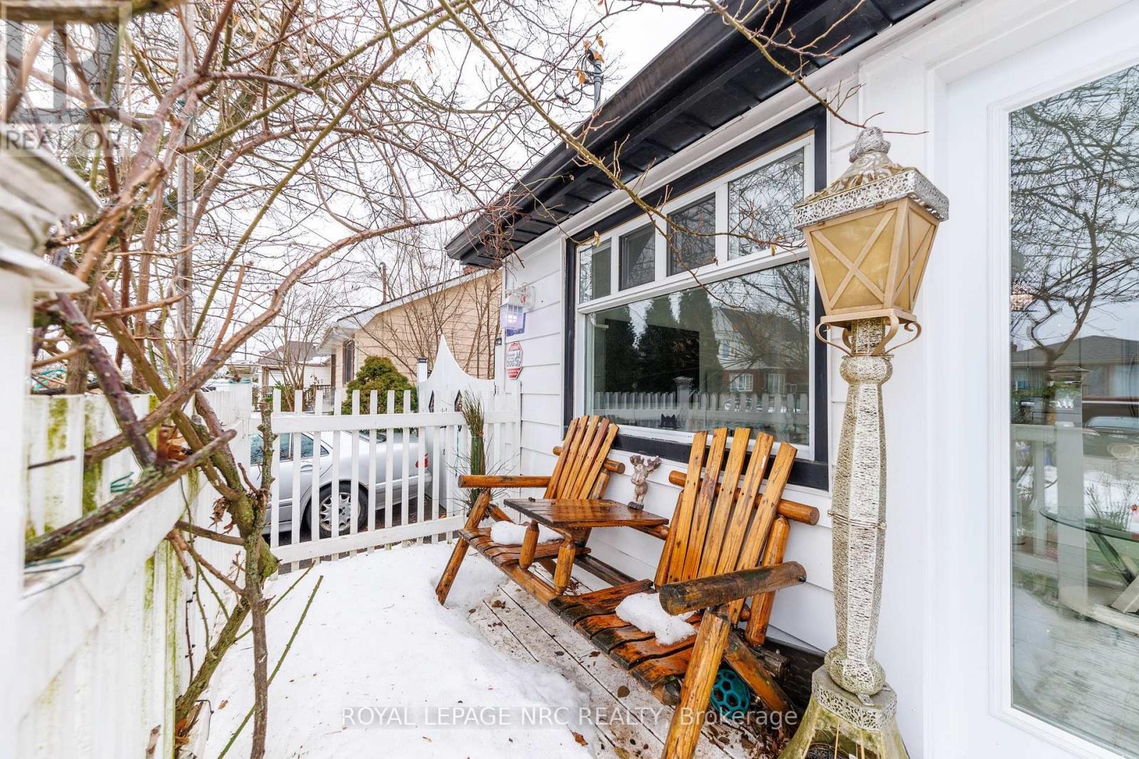 












7 VERA STREET

,
St. Catharines (Western Hill),




Ontario
L2S1C3

