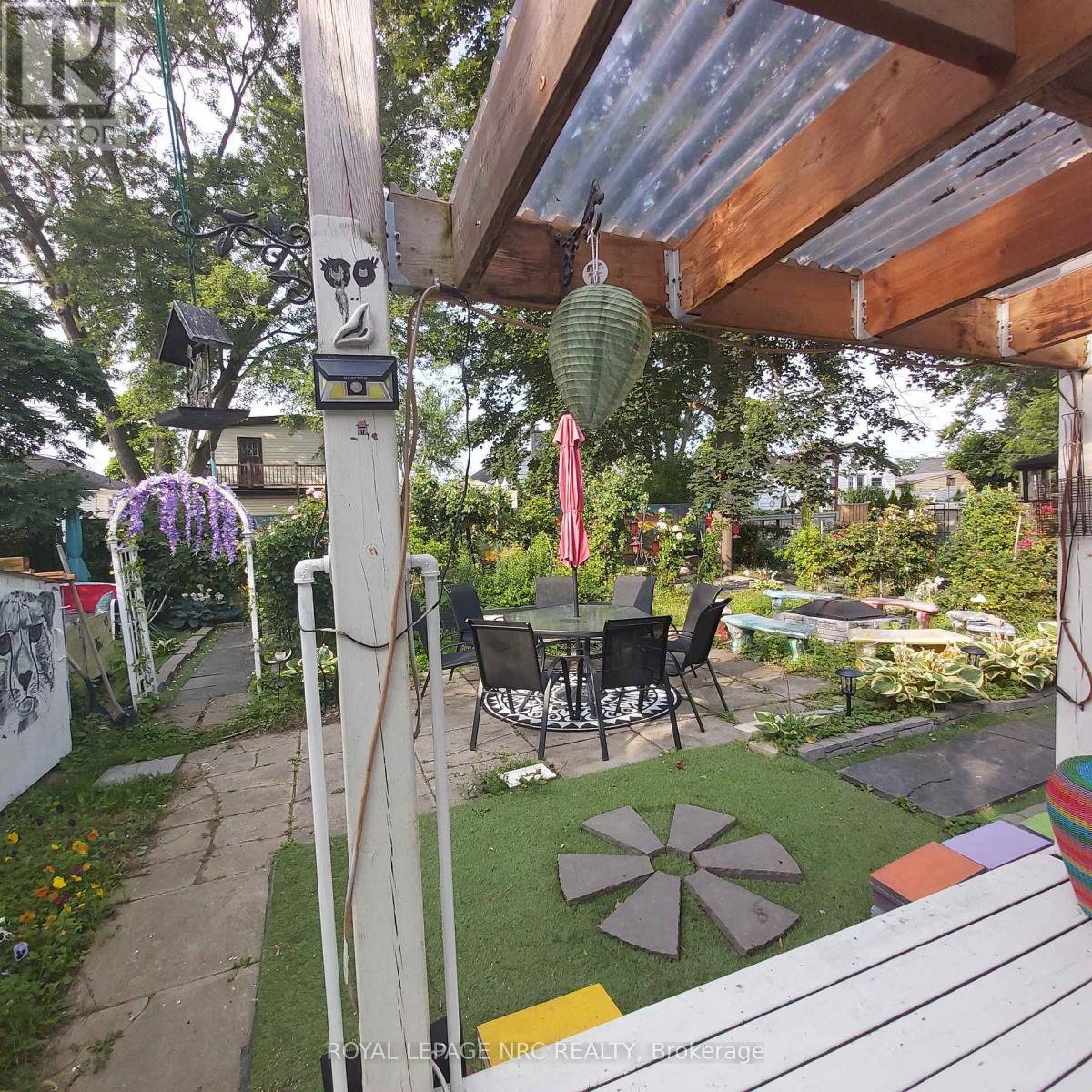 












7 VERA STREET

,
St. Catharines (Western Hill),




Ontario
L2S1C3

