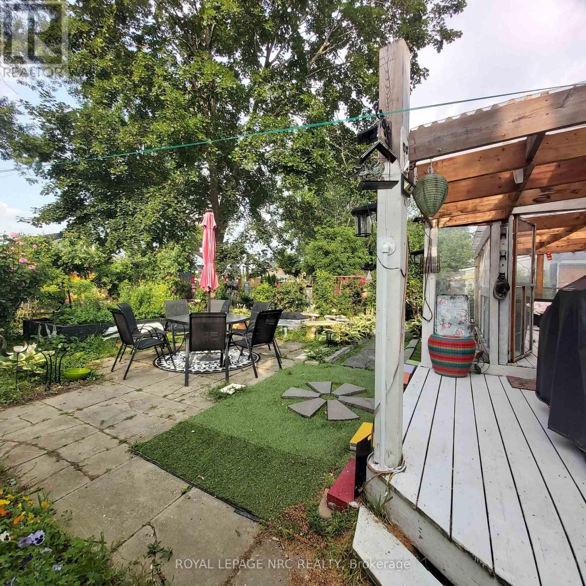 












7 VERA STREET

,
St. Catharines (Western Hill),




Ontario
L2S1C3

