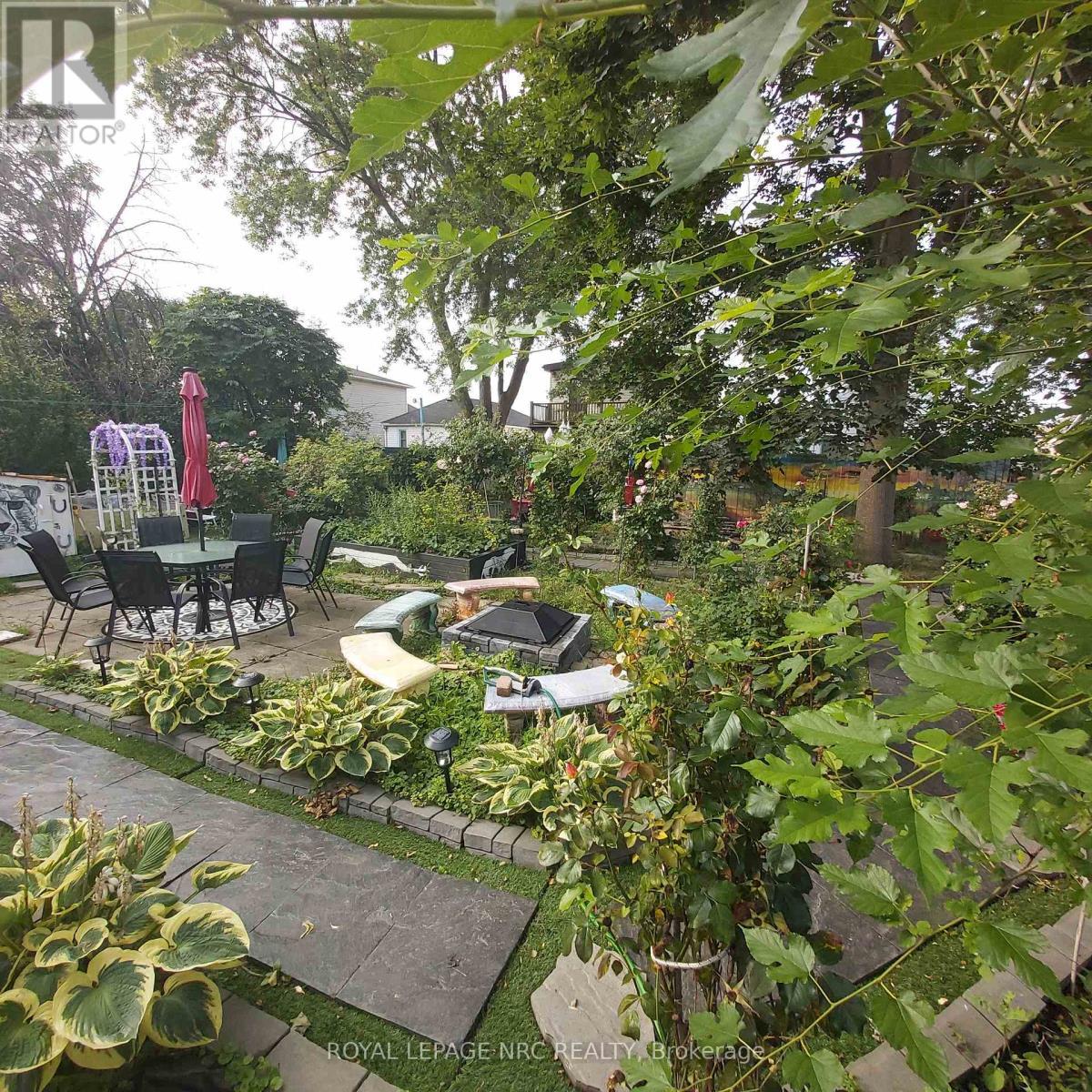 












7 VERA STREET

,
St. Catharines (Western Hill),




Ontario
L2S1C3

