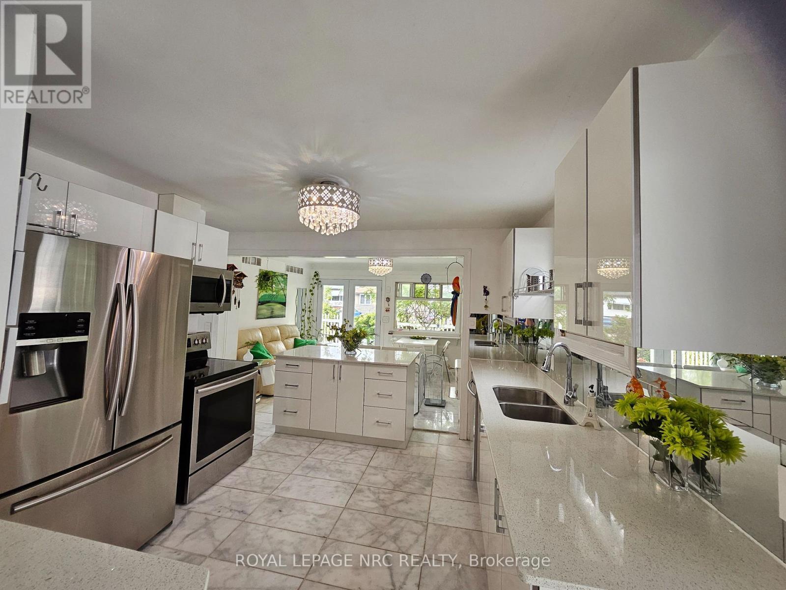 












7 VERA STREET

,
St. Catharines (Western Hill),




Ontario
L2S1C3

