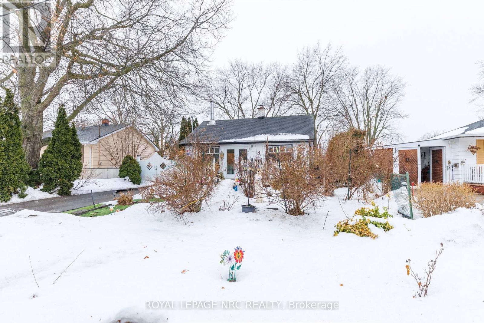 












7 VERA STREET

,
St. Catharines (Western Hill),




Ontario
L2S1C3

