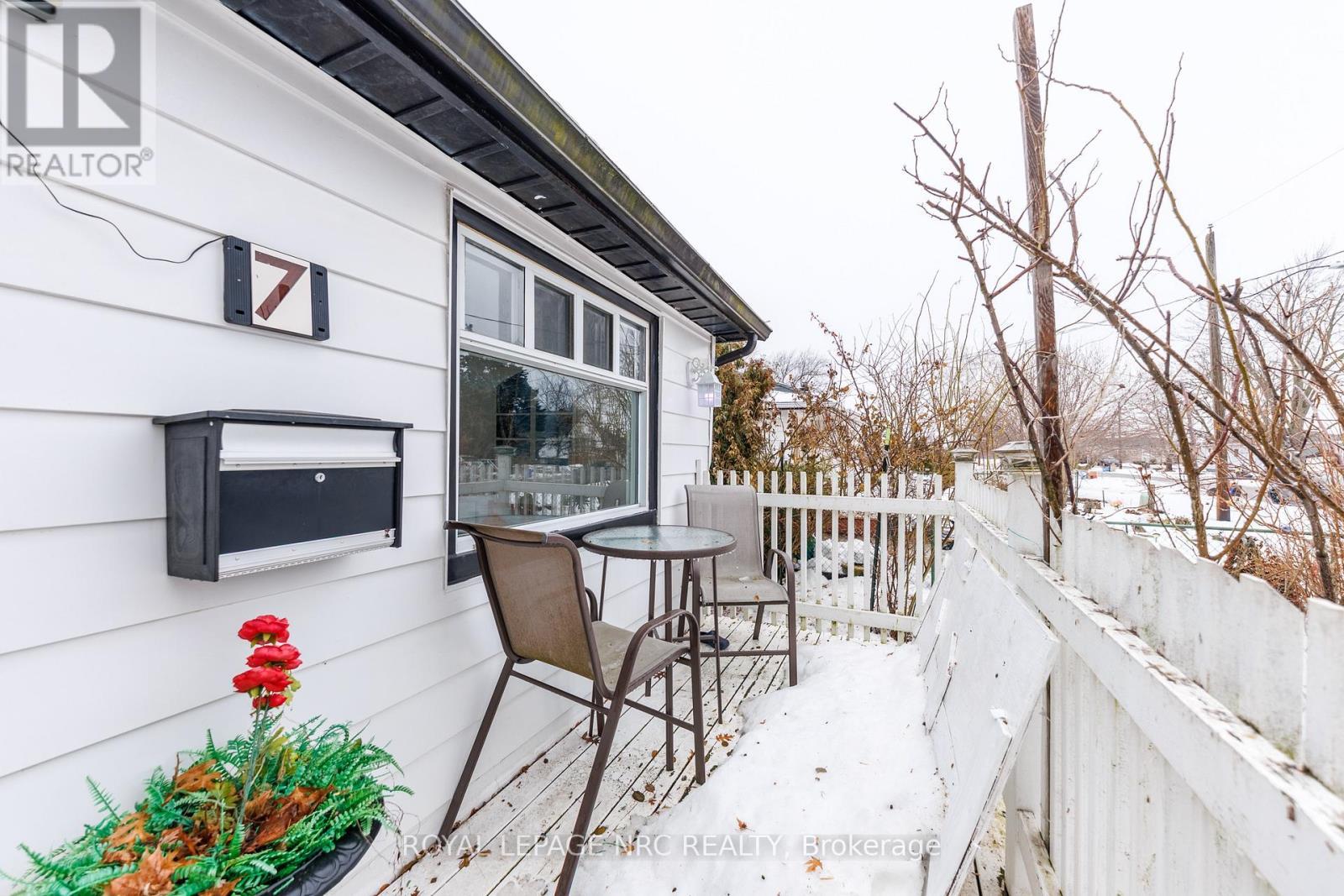 












7 VERA STREET

,
St. Catharines (Western Hill),




Ontario
L2S1C3

