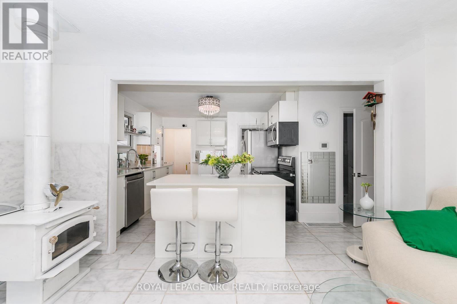 












7 VERA STREET

,
St. Catharines (Western Hill),




Ontario
L2S1C3

