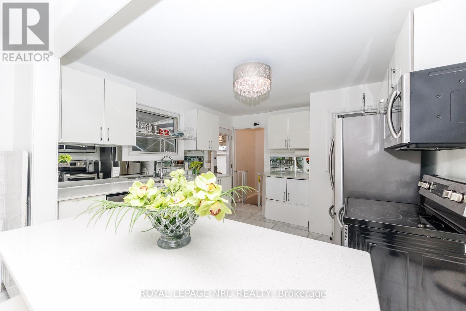 












7 VERA STREET

,
St. Catharines (Western Hill),




Ontario
L2S1C3

