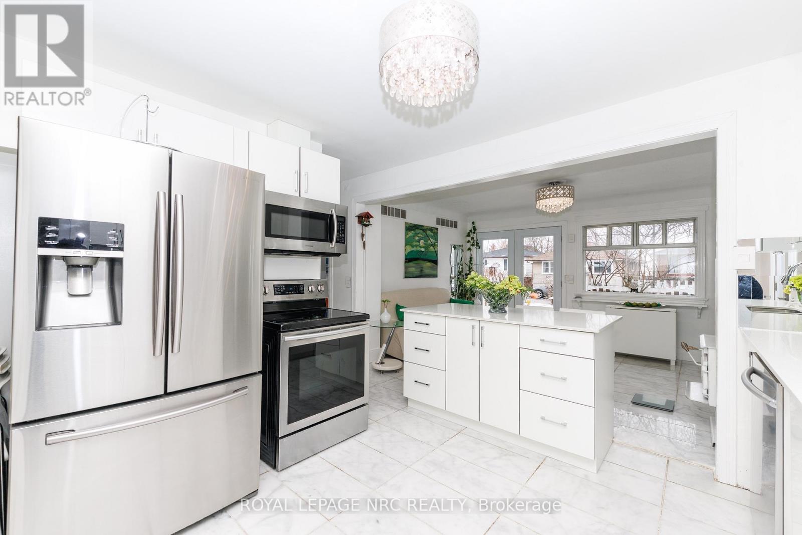 












7 VERA STREET

,
St. Catharines (Western Hill),




Ontario
L2S1C3

