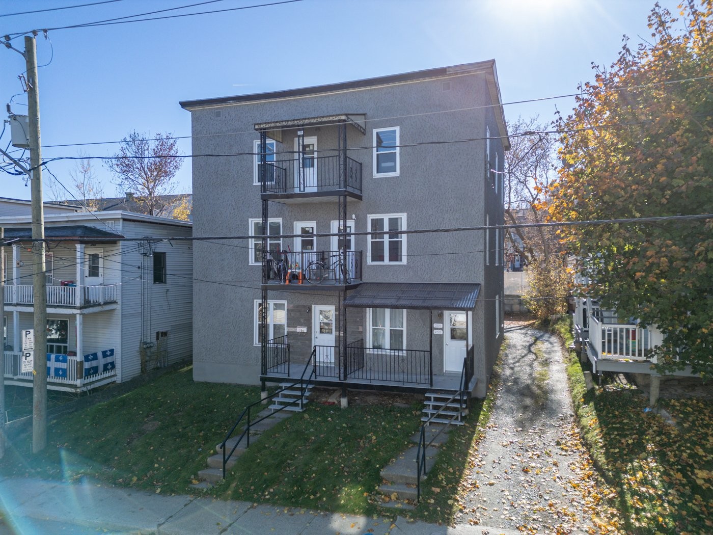 









250

 - 258


Rue Olivier

,
Sherbrooke (Les Nations),




QC
J1H1X2

