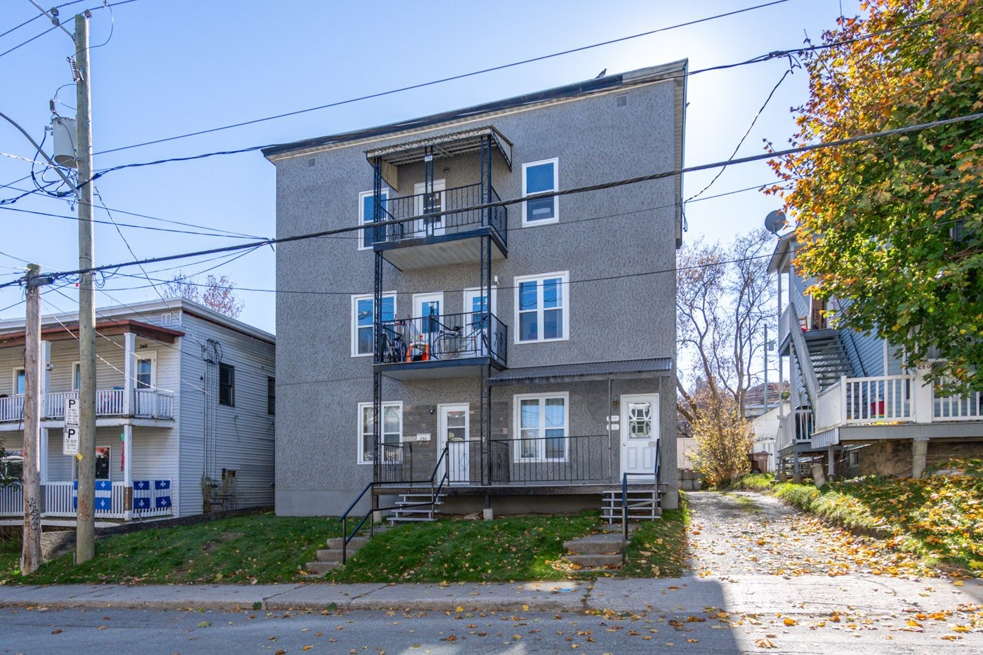 









250

 - 258


Rue Olivier

,
Sherbrooke (Les Nations),




QC
J1H1X2

