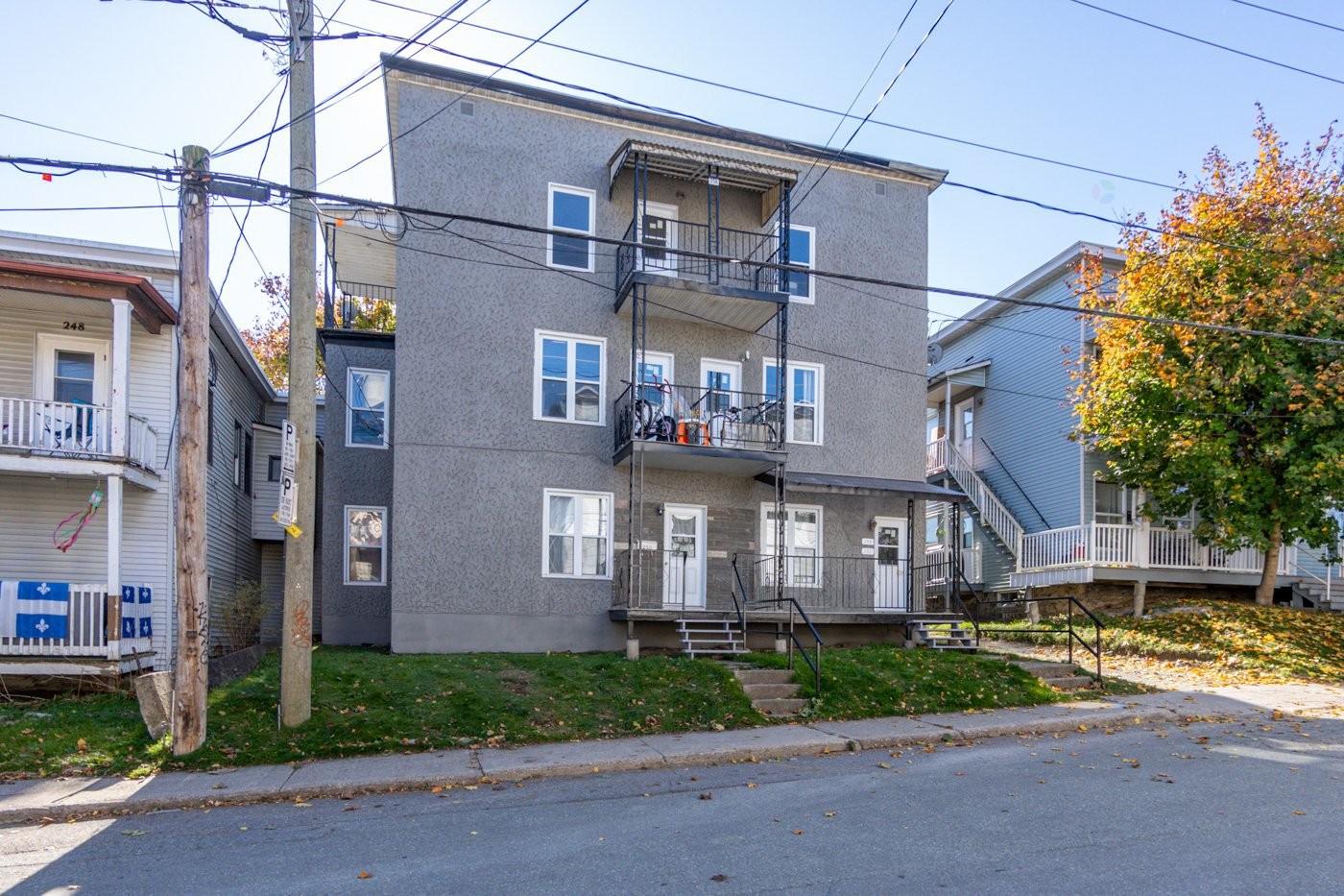 









250

 - 258


Rue Olivier

,
Sherbrooke (Les Nations),




QC
J1H1X2

