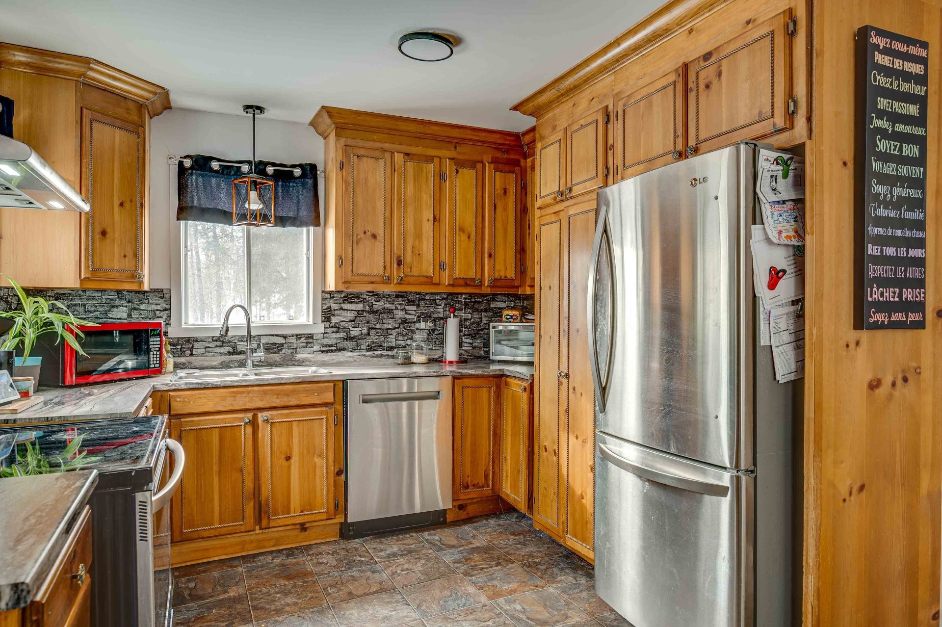 









55


Ch. du Pont-Couvert

,
La Macaza,




QC
J0T1R0

