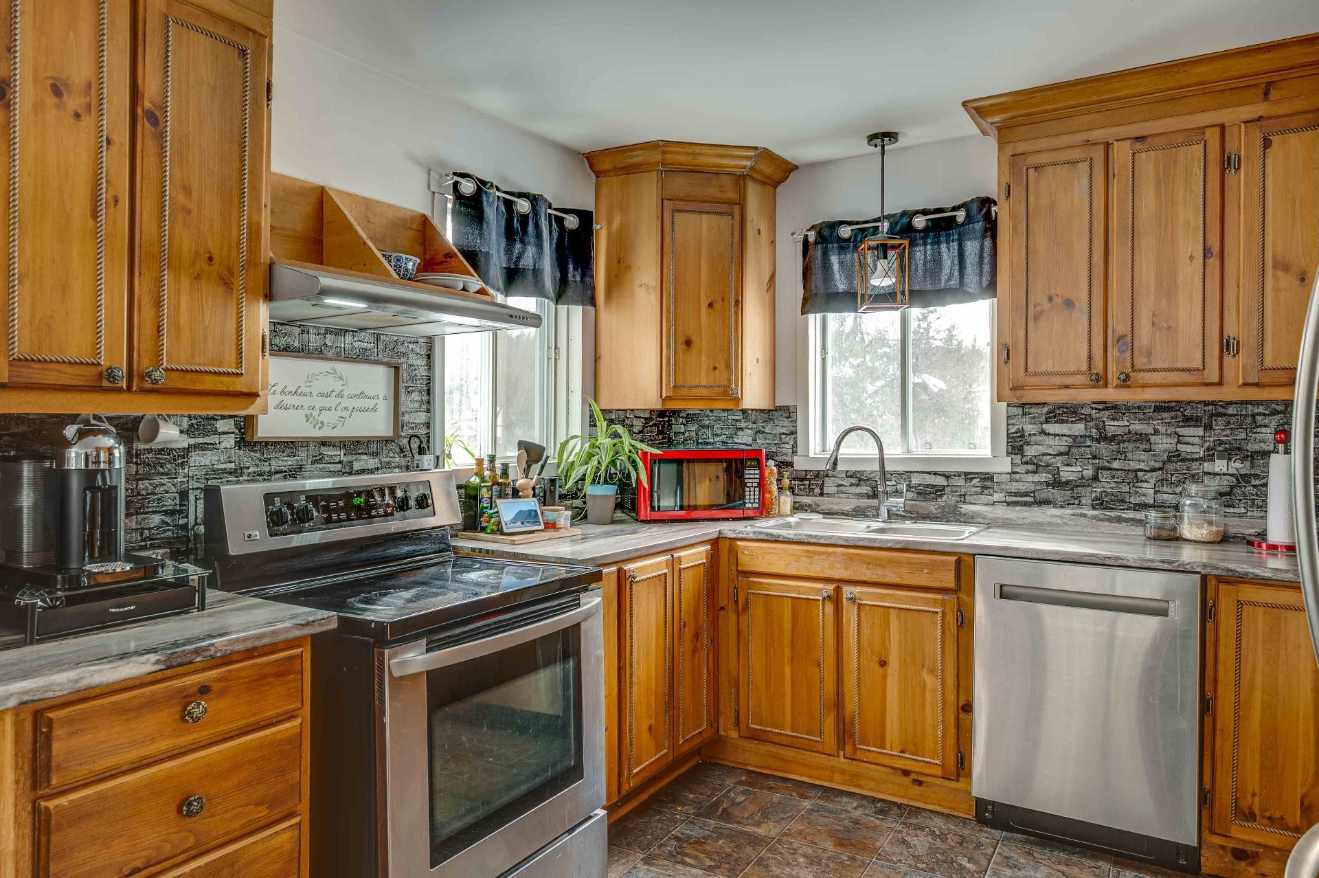 









55


Ch. du Pont-Couvert

,
La Macaza,




QC
J0T1R0

