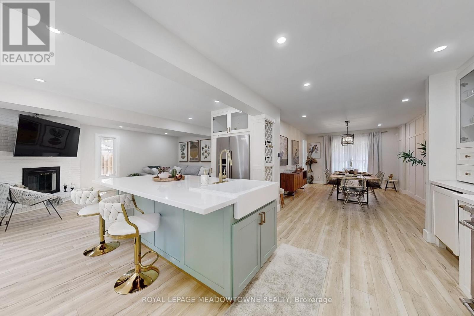 












365 CELTIC DRIVE

,
Hamilton,




Ontario
L8E4N1

