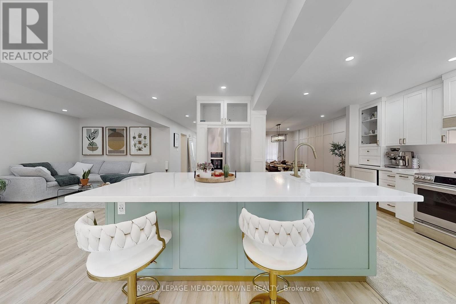 












365 CELTIC DRIVE

,
Hamilton,




Ontario
L8E4N1

