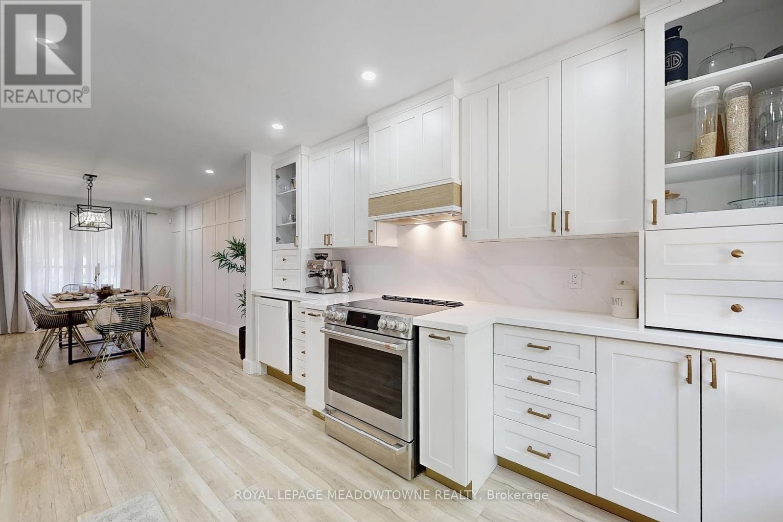 












365 CELTIC DRIVE

,
Hamilton,




Ontario
L8E4N1

