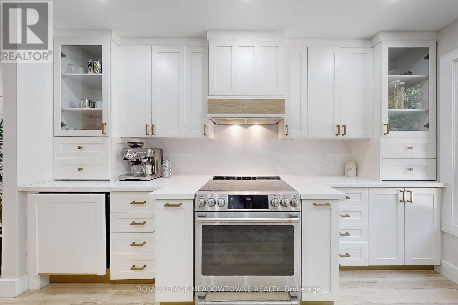 












365 CELTIC DRIVE

,
Hamilton,




Ontario
L8E4N1

