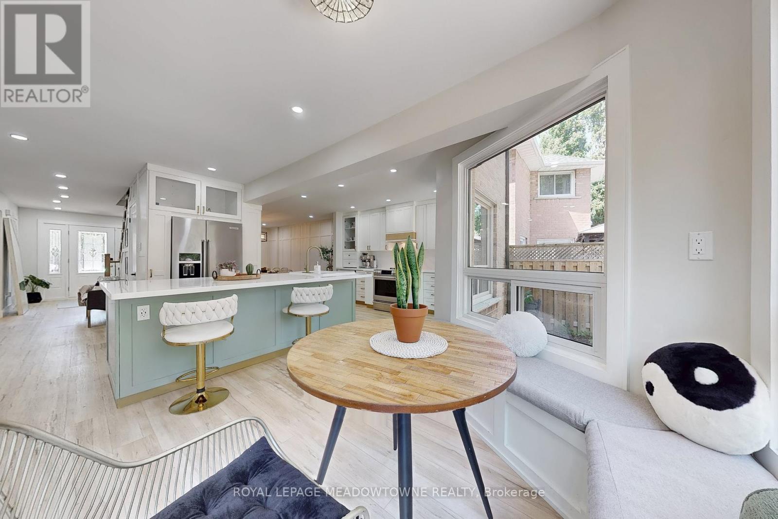 












365 CELTIC DRIVE

,
Hamilton,




Ontario
L8E4N1

