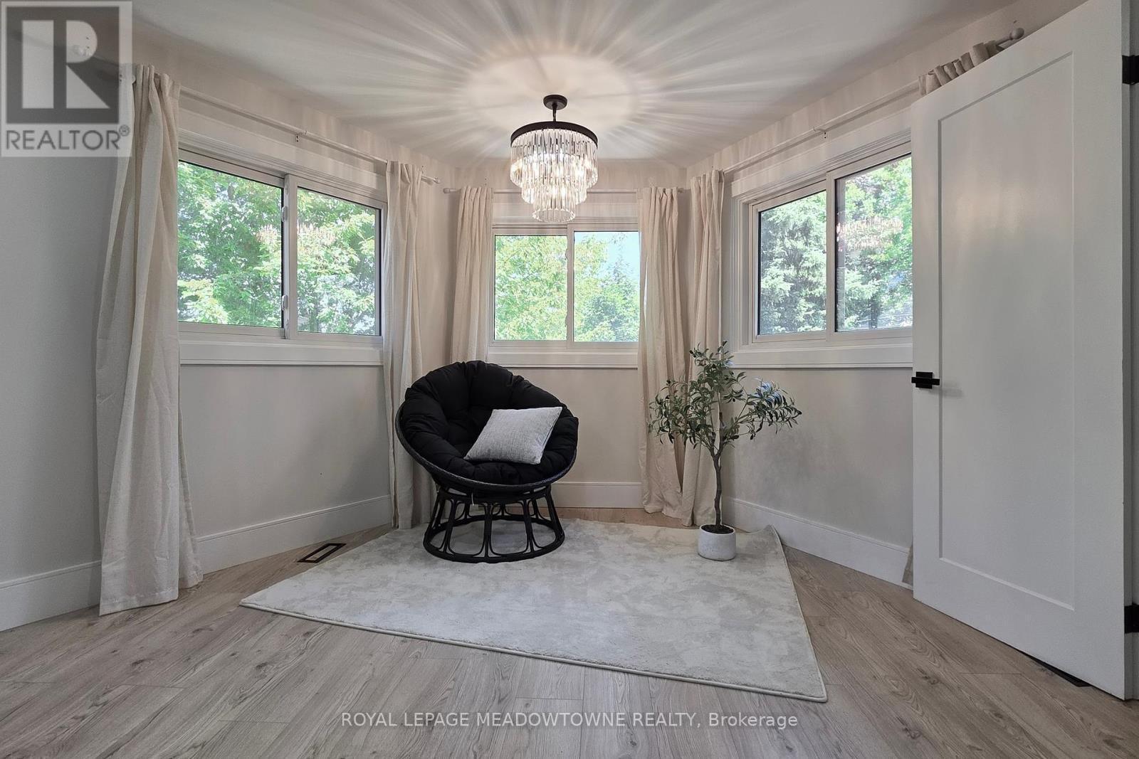 












365 CELTIC DRIVE

,
Hamilton,




Ontario
L8E4N1

