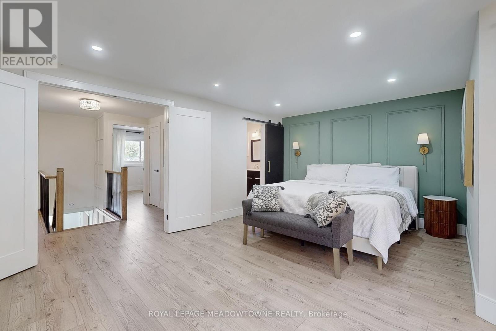 












365 CELTIC DRIVE

,
Hamilton,




Ontario
L8E4N1

