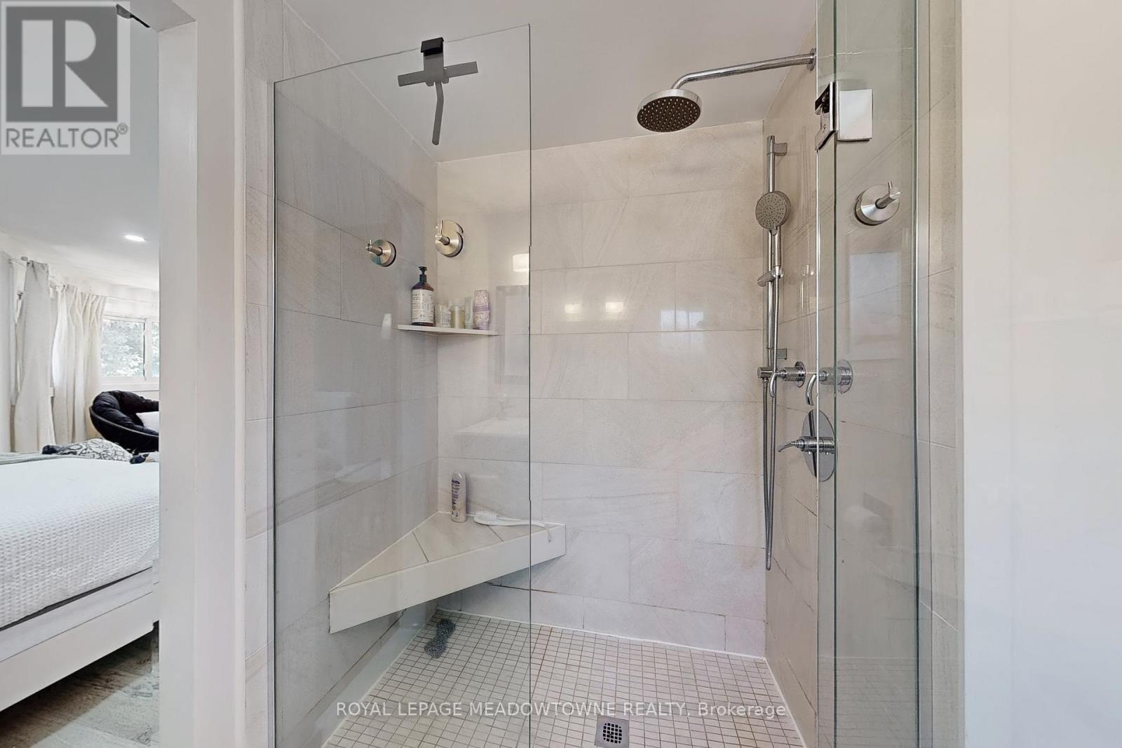 












365 CELTIC DRIVE

,
Hamilton,




Ontario
L8E4N1

