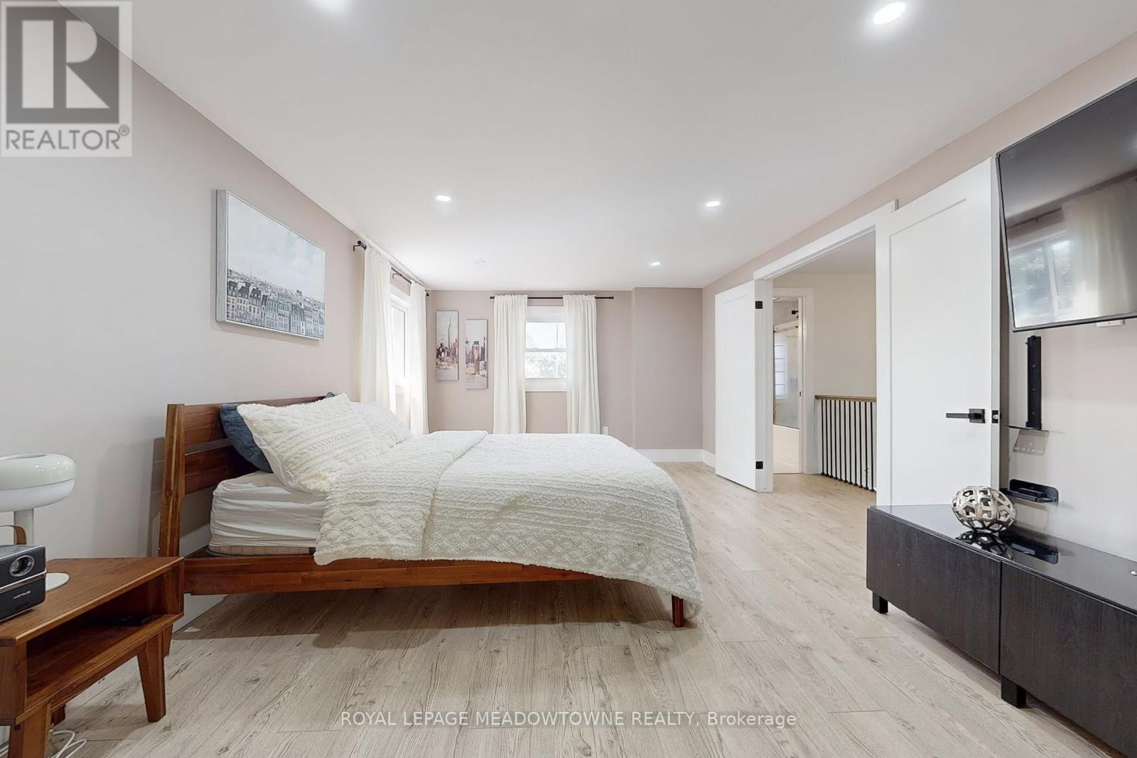 












365 CELTIC DRIVE

,
Hamilton,




Ontario
L8E4N1

