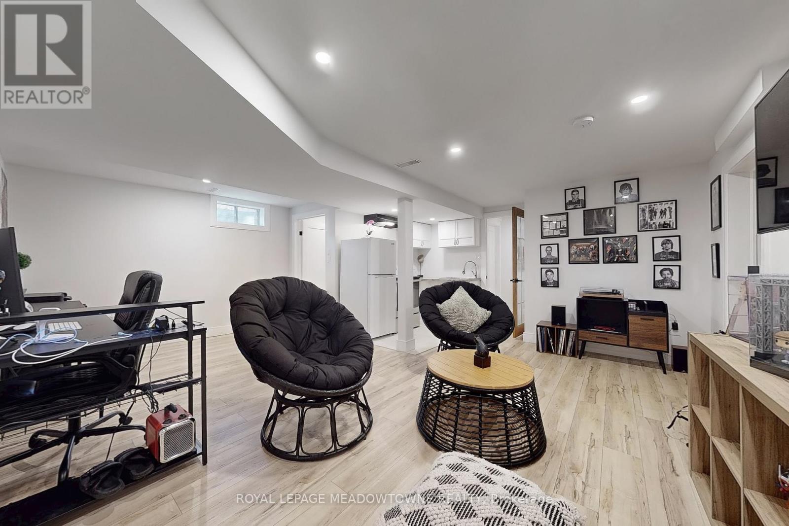 












365 CELTIC DRIVE

,
Hamilton,




Ontario
L8E4N1

