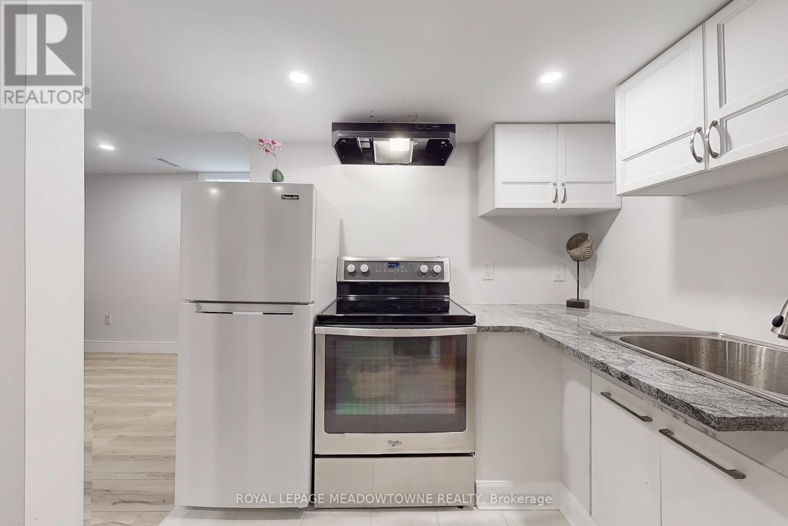 












365 CELTIC DRIVE

,
Hamilton,




Ontario
L8E4N1

