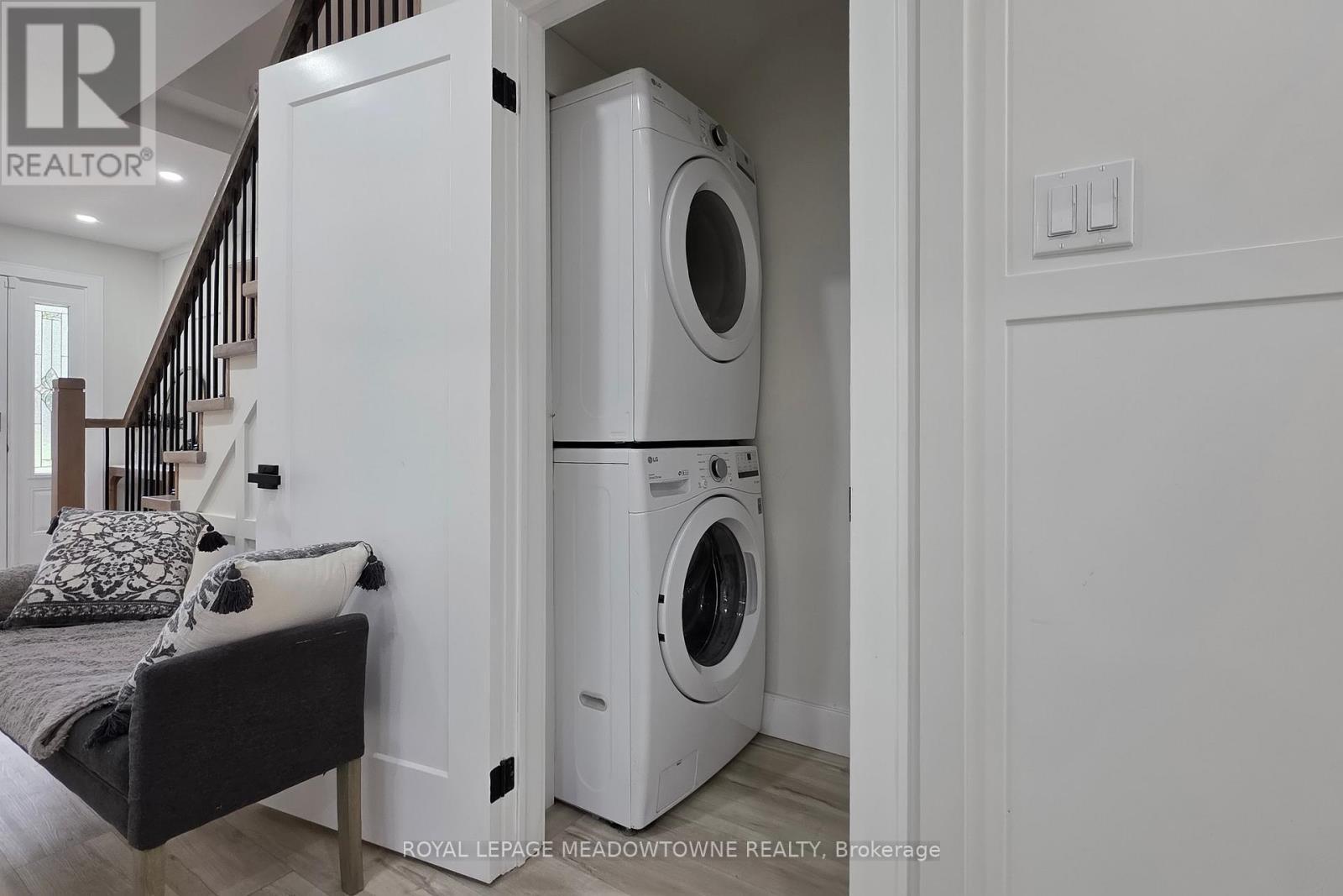 












365 CELTIC DRIVE

,
Hamilton,




Ontario
L8E4N1

