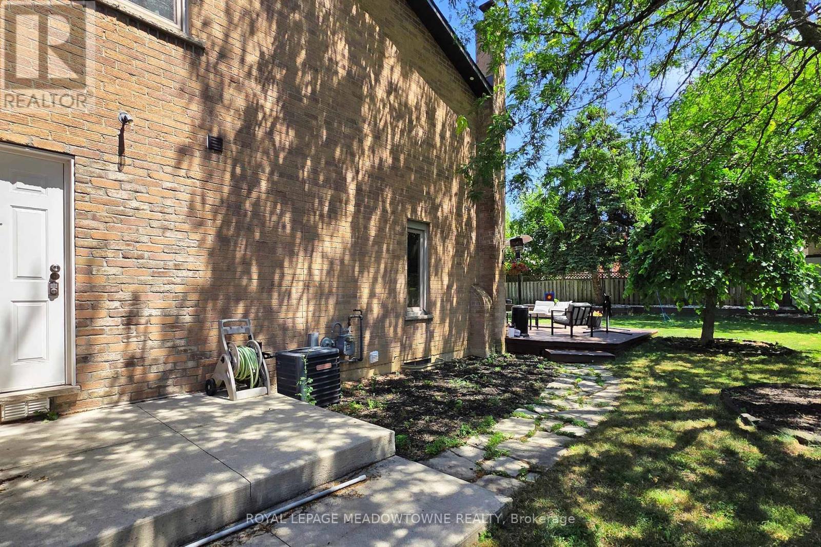 












365 CELTIC DRIVE

,
Hamilton,




Ontario
L8E4N1

