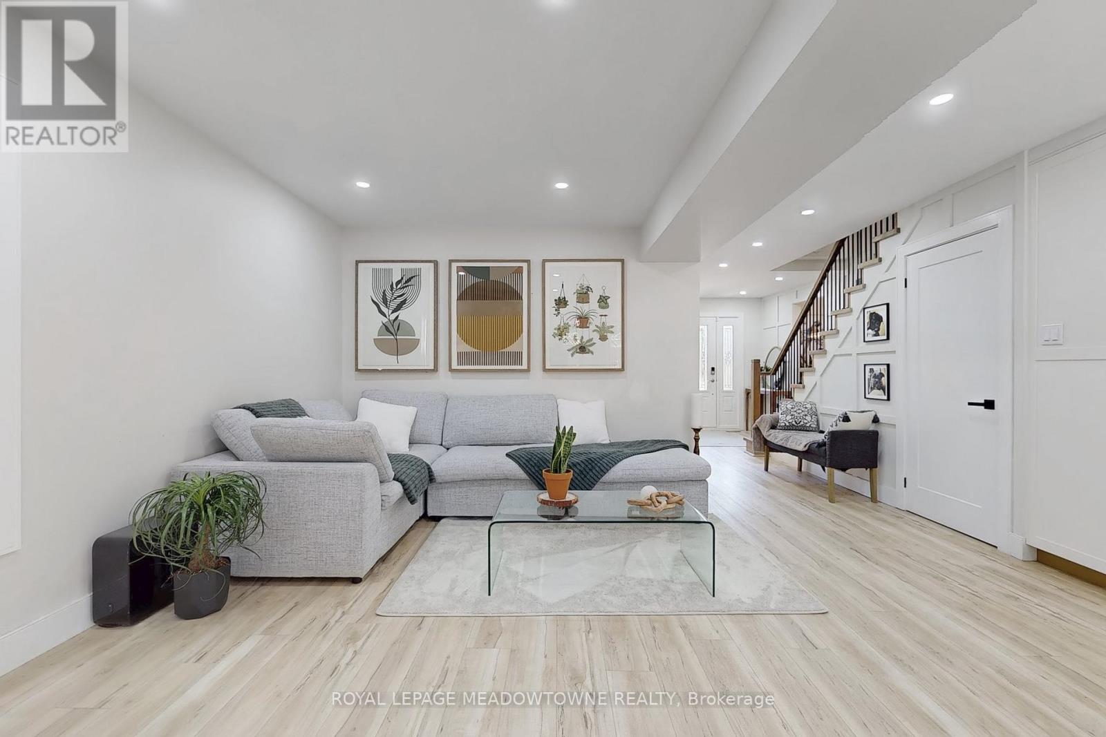 












365 CELTIC DRIVE

,
Hamilton,




Ontario
L8E4N1

