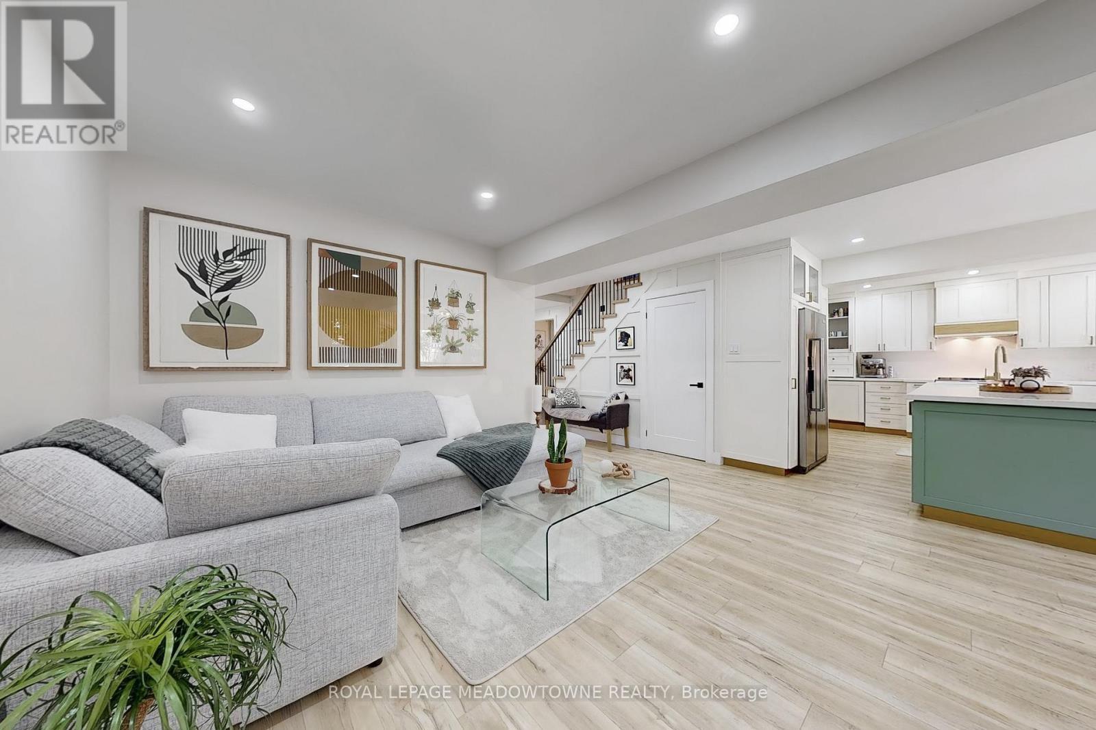 












365 CELTIC DRIVE

,
Hamilton,




Ontario
L8E4N1

