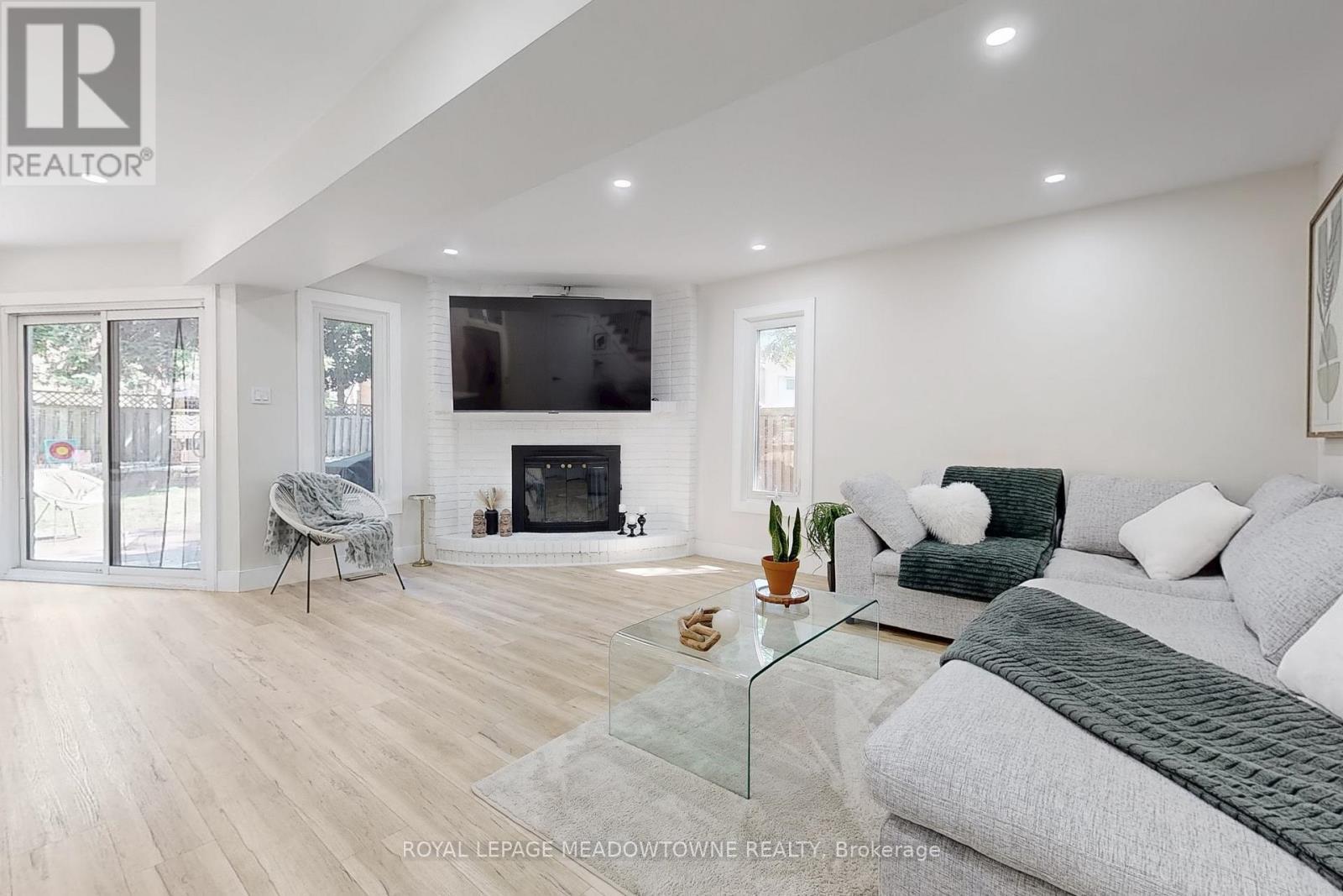 












365 CELTIC DRIVE

,
Hamilton,




Ontario
L8E4N1

