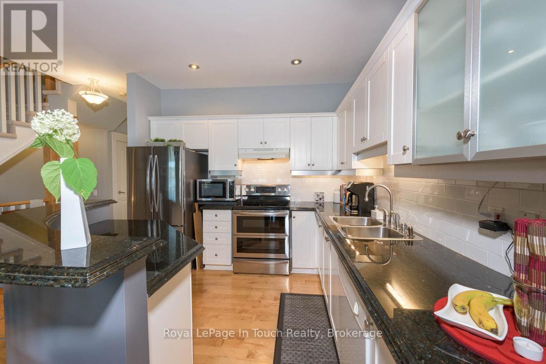 












102 WYCLIFFE COVE

,
Tay (Victoria Harbour),




Ontario
L0K2A0

