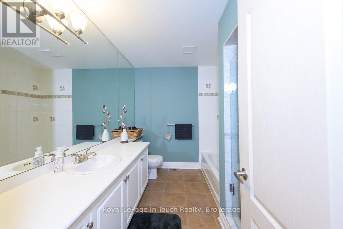 












102 WYCLIFFE COVE

,
Tay (Victoria Harbour),




Ontario
L0K2A0

