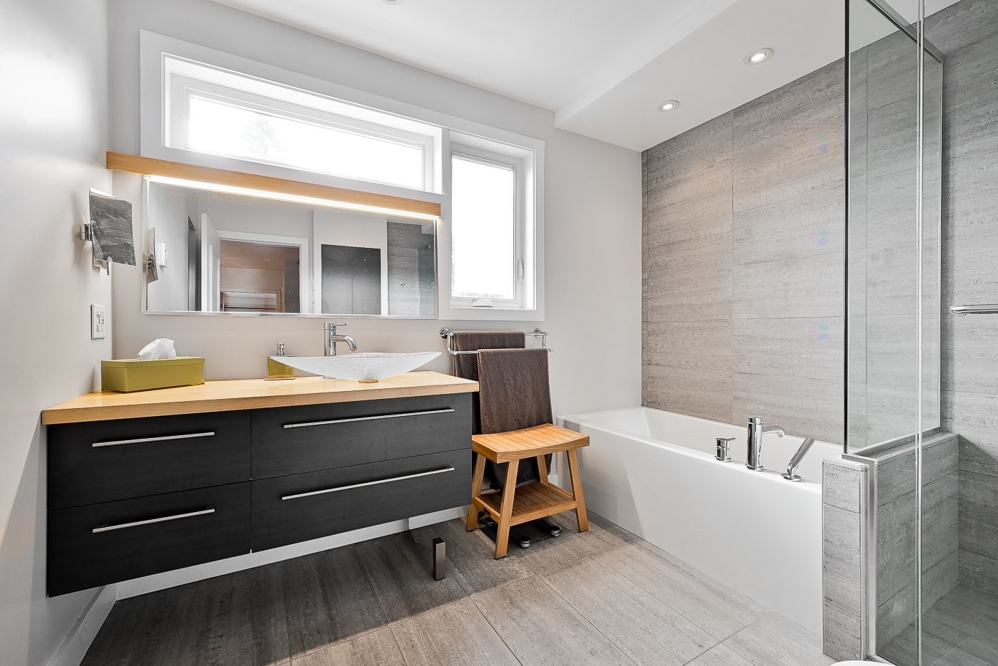 









654


Av. Pine

,
Saint-Lambert,




QC
J4P2P5

