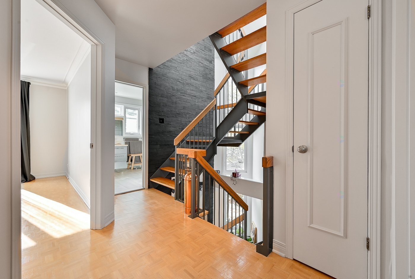 









654


Av. Pine

,
Saint-Lambert,




QC
J4P2P5

