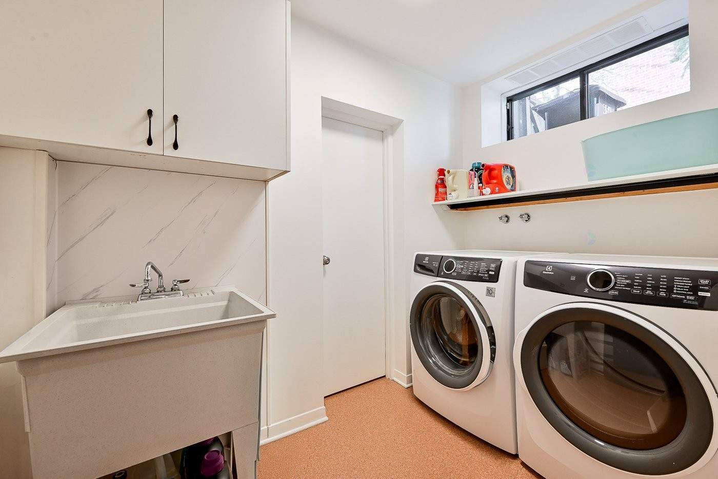 









654


Av. Pine

,
Saint-Lambert,




QC
J4P2P5

