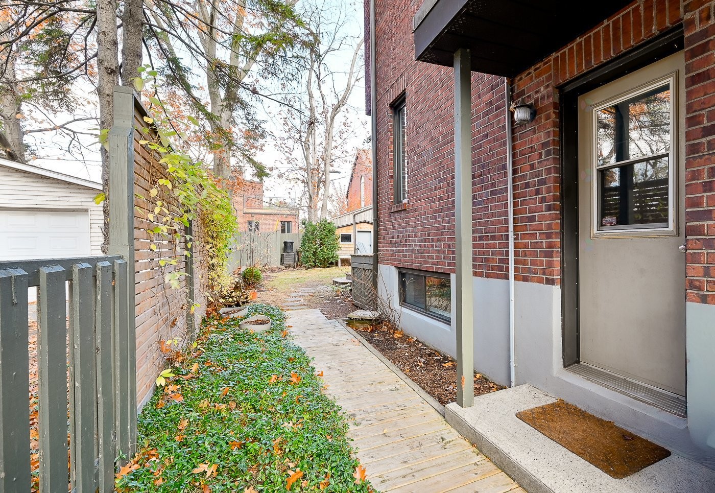 









654


Av. Pine

,
Saint-Lambert,




QC
J4P2P5

