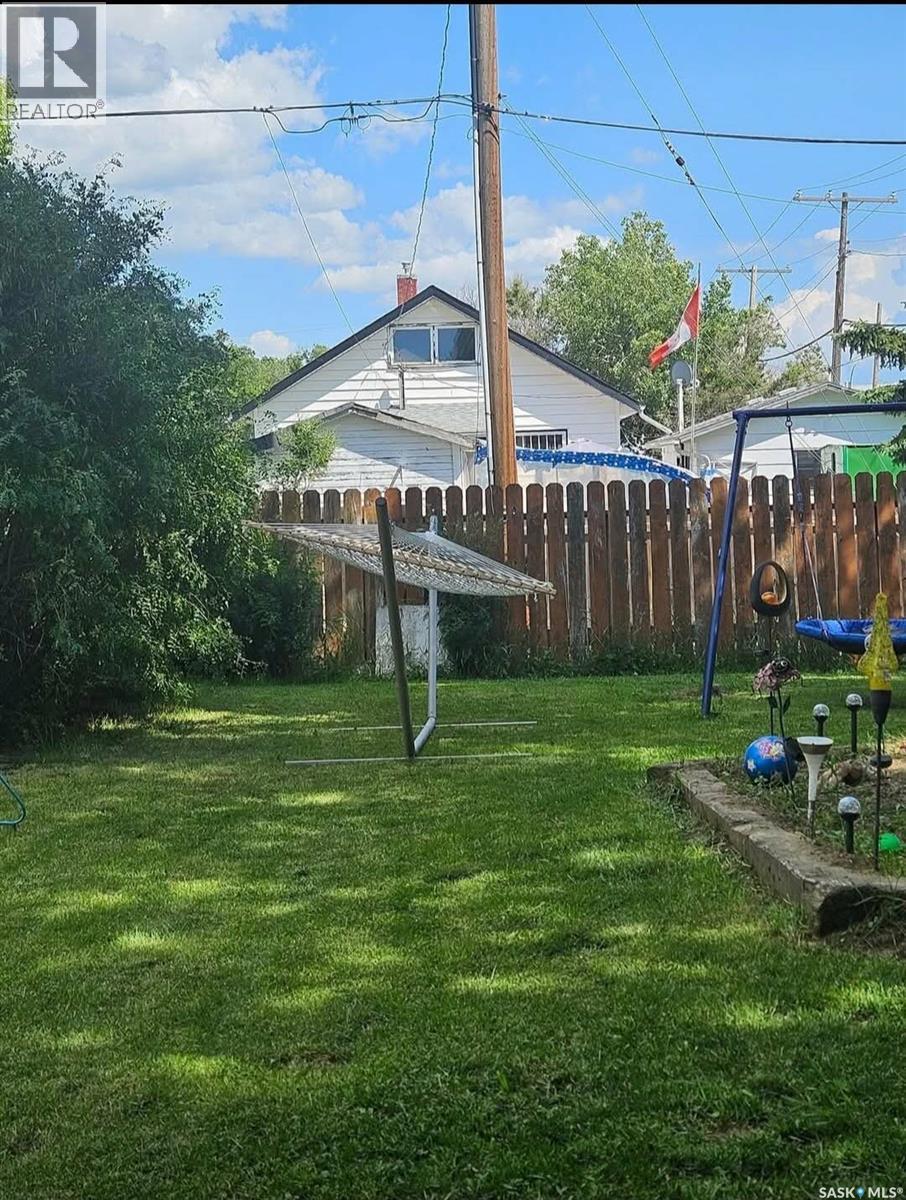 












101 3rd STREET W

,
Leader,




Saskatchewan
S0N1H0

