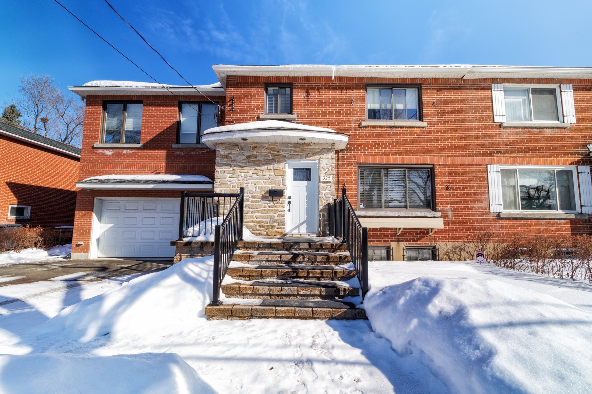 









325


Rue Gratton

,
Montréal (Saint-Laurent),




QC
H4M2C8

